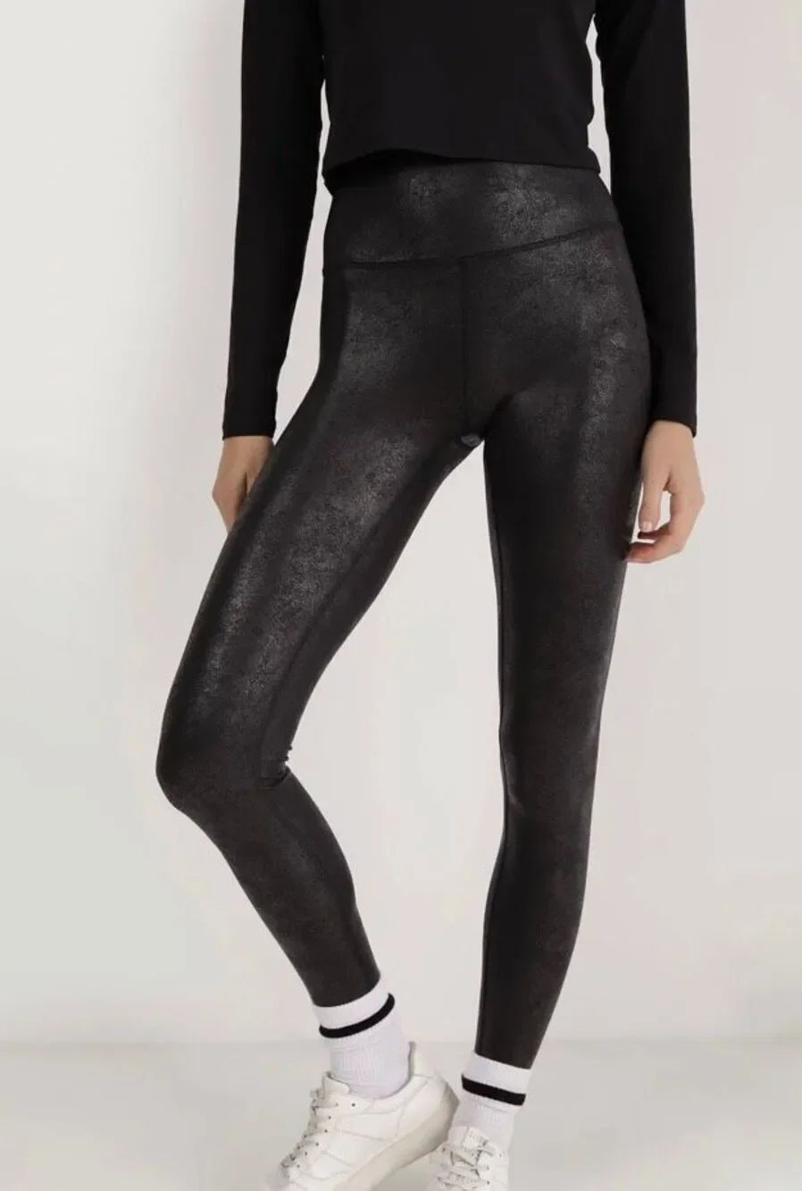 NWT offline by Aerie the hugger, high waisted, crackle leggings M